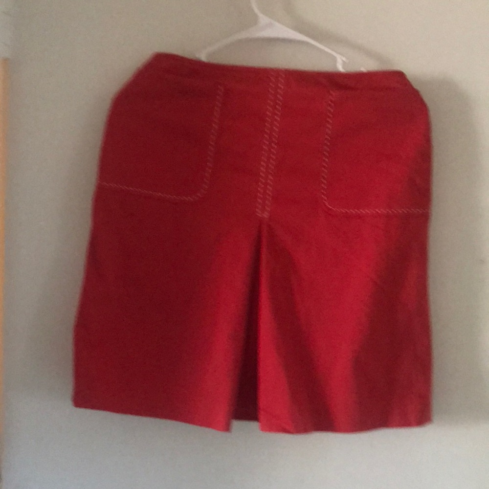 Loft red front pleat embroidered skirt